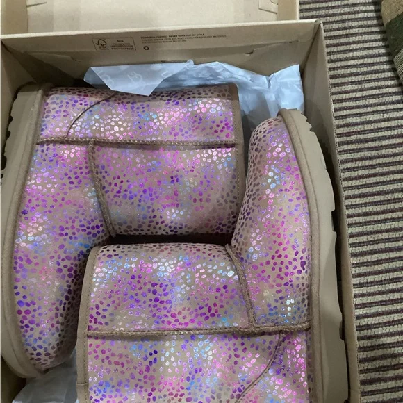 UGG kids classic boots brand new